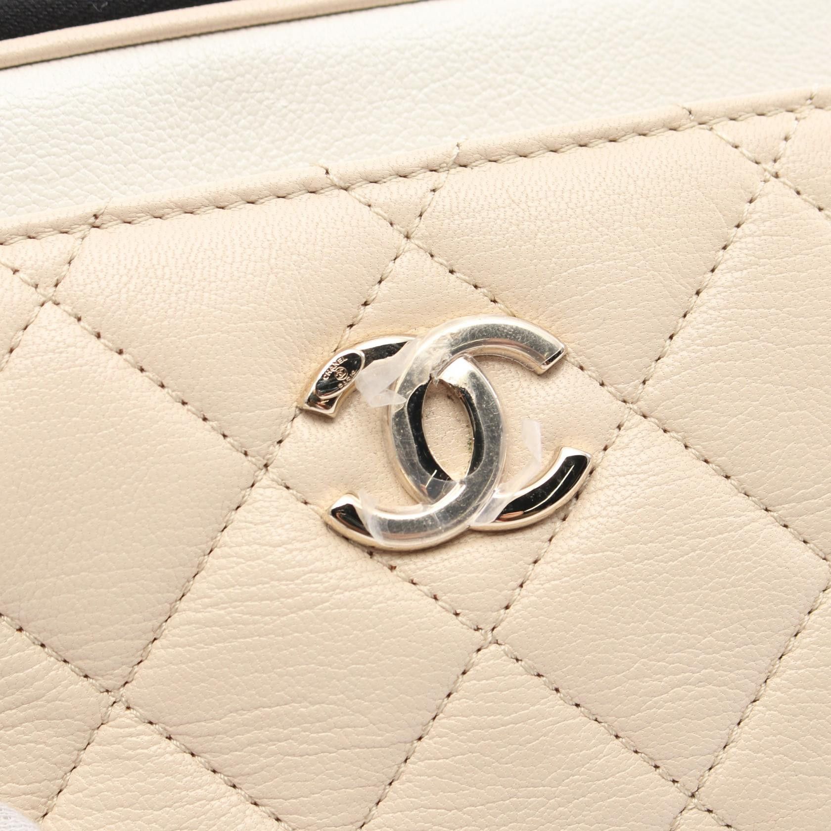 Chanel Chanel Matelasse Body Bag Waist Leather Light Beige White Black Gold Hardware Size ONE SIZE - 7 Thumbnail