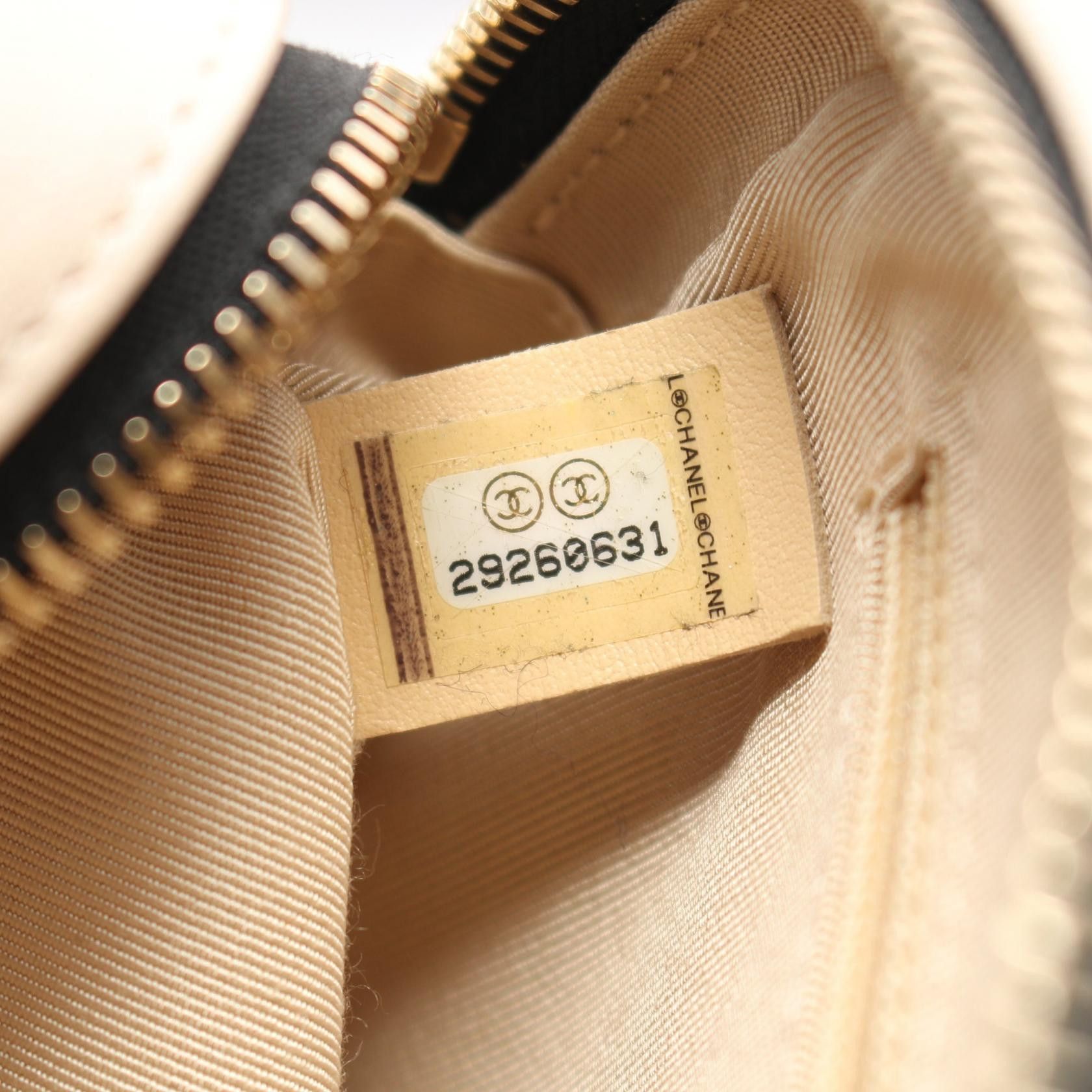 Chanel Chanel Matelasse Body Bag Waist Leather Light Beige White Black Gold Hardware Size ONE SIZE - 6 Thumbnail