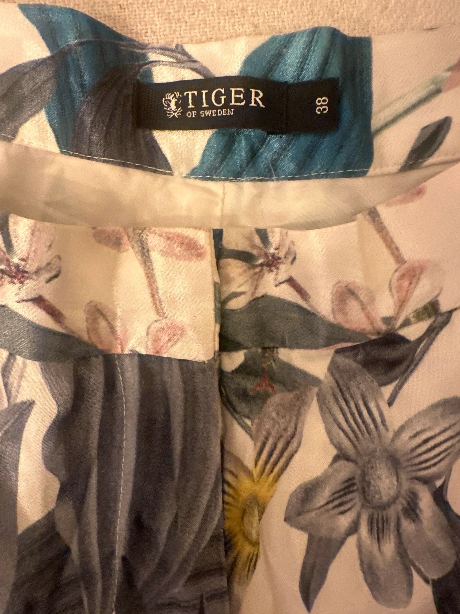 Tiger of Sweden Tiger of Sweden Shorts Size 27" / US 4 / IT 40 - 2 Thumbnail