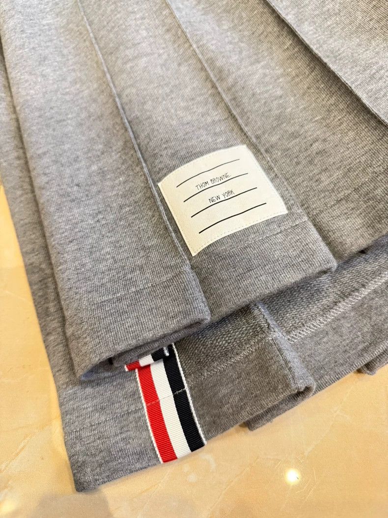 Thom Browne Grey Pleated Skirt by Thom Browne-dmc Size 42" / US 20 - 2 Thumbnail