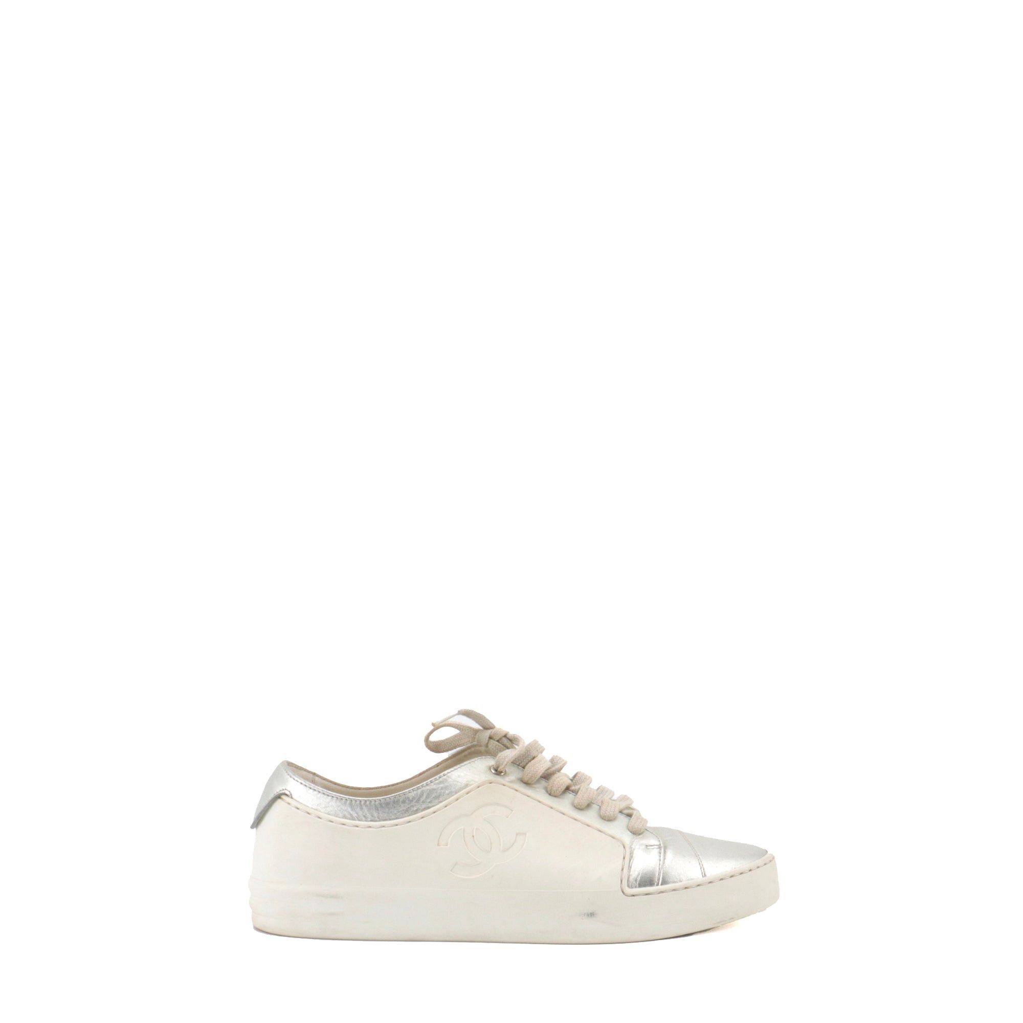 Chanel CHANEL - CC Chanel sneakers in beige and silver leather (T38.5) Size US 7.5 / IT 37.5 - 2 Thumbnail