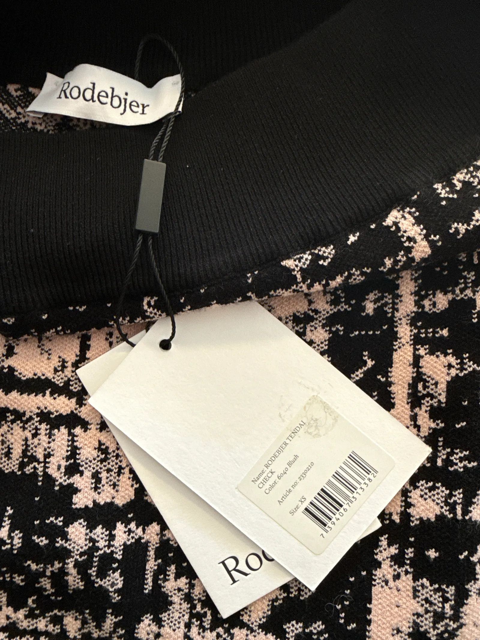 Rodebjer Rodebjer Tendai Skirt Size 25" / US 0 / IT 36 - 2 Thumbnail