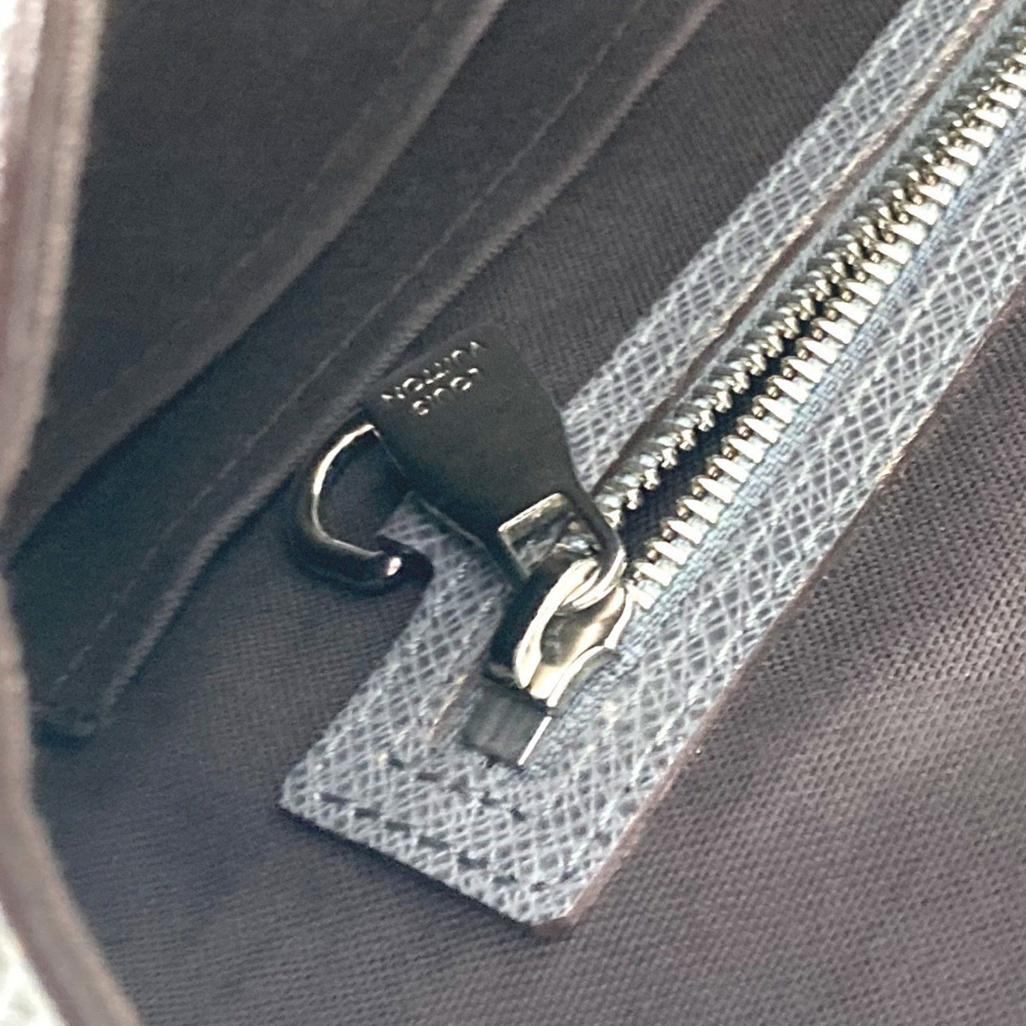 Louis Vuitton LOUIS VUITTON M32638 Taiga Vasili GM 2WAY bag Shoulder Handbag Crossbody Business leather Men's Glacier Gray Size ONE SIZE - 16 Thumbnail