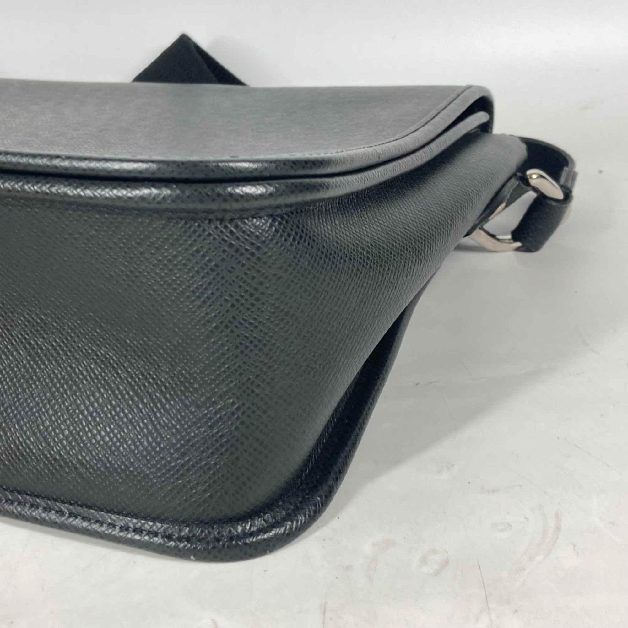 Louis Vuitton LOUIS VUITTON M32482 Taiga Andrei Bag Flap Crossbody Messenger Shoulder Leather Men's Ardoise Black Size ONE SIZE - 6 Thumbnail