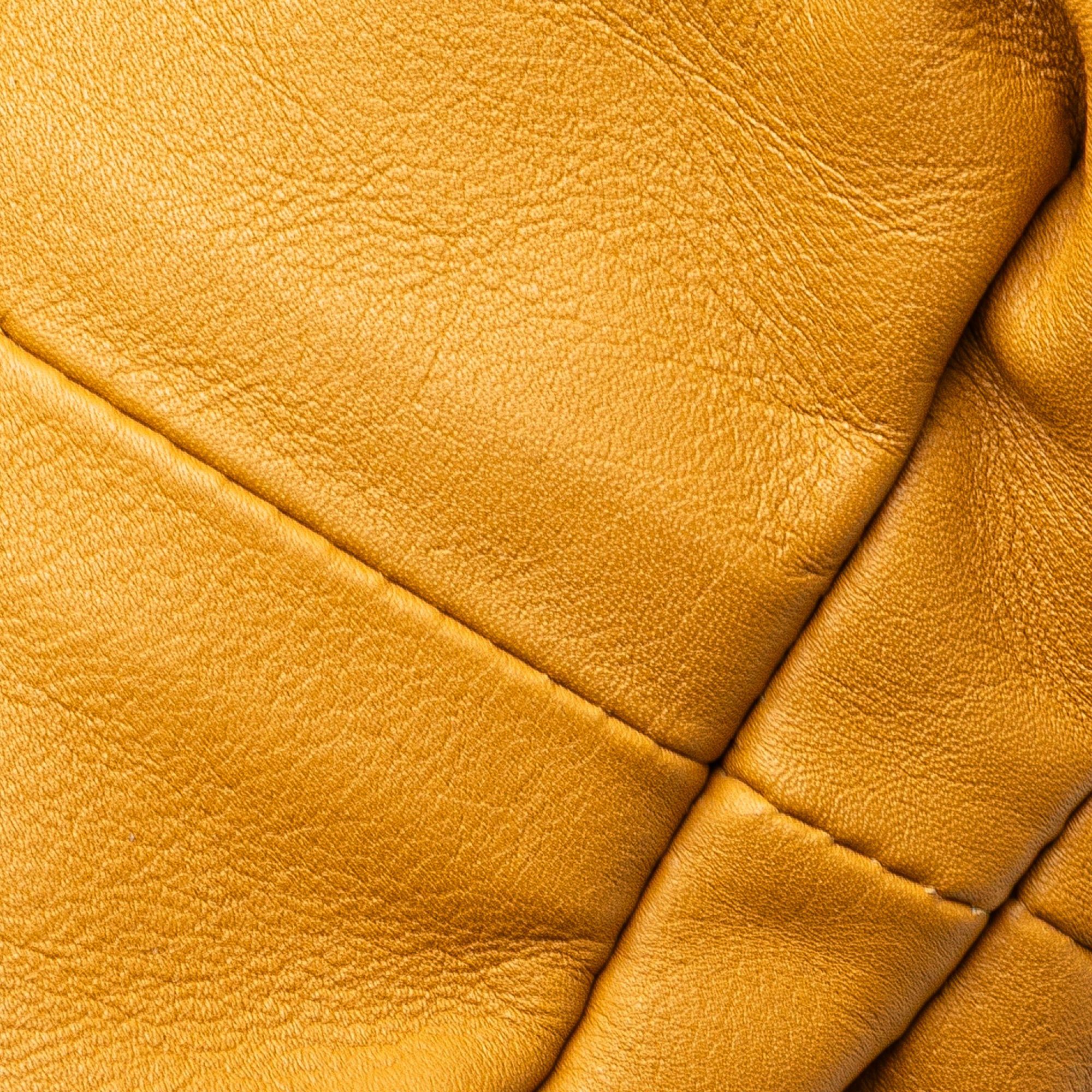 Bottega Veneta Bottega Veneta Lambskin Chain Pouch Yellow Size ONE SIZE - 7 Thumbnail