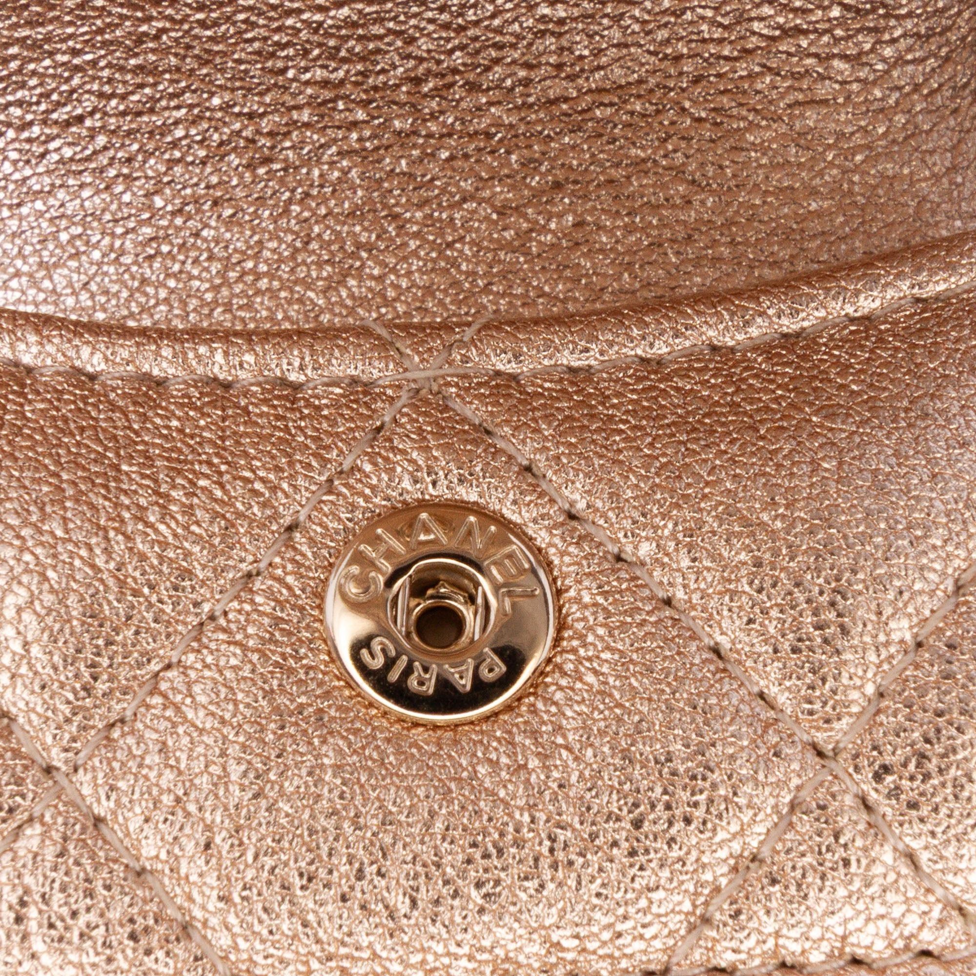 Chanel Chanel Metallic Lambskin Round Coin Purse and AirPods Case Gold Size ONE SIZE - 10 Thumbnail