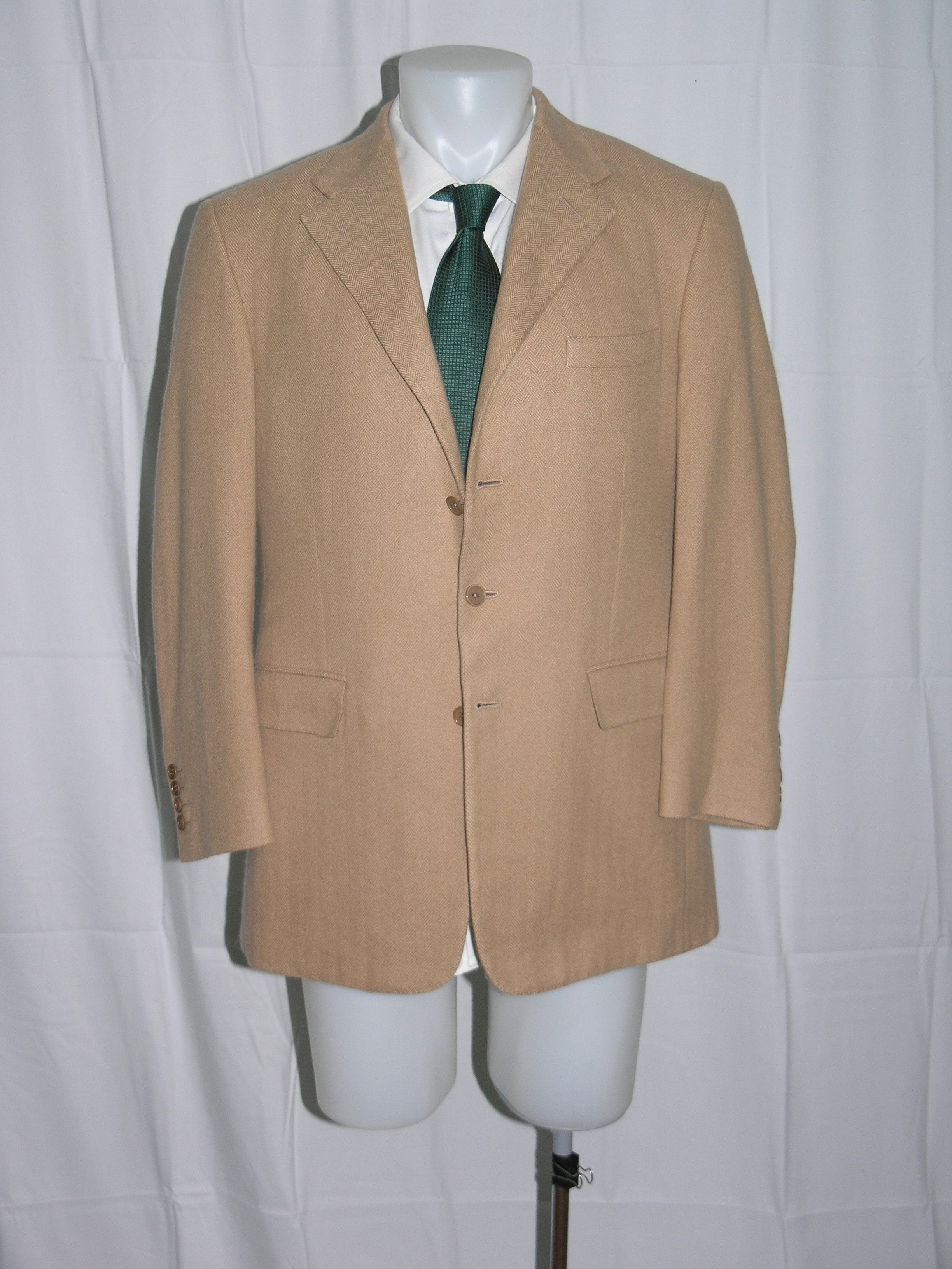100% Cashmere Three Roll Two Blazer 41R
