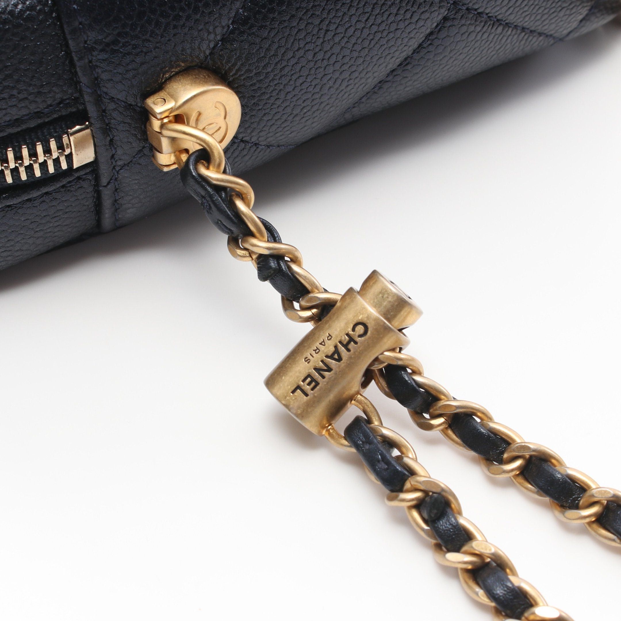 Chanel Chanel Matelasse Chain Shoulder Bag Caviar Skin Dark Navy Gold Hardware Size ONE SIZE - 7 Thumbnail