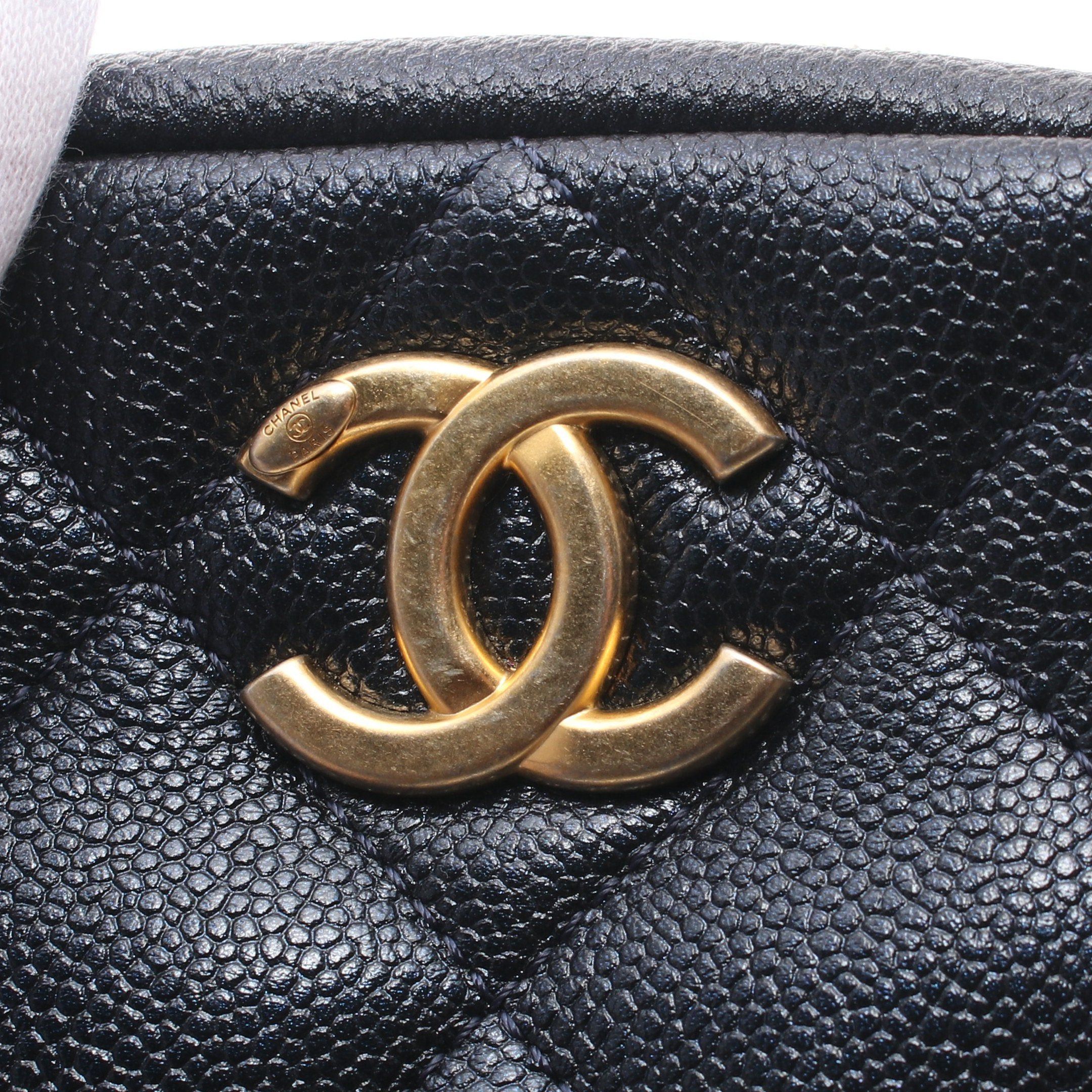 Chanel Chanel Matelasse Chain Shoulder Bag Caviar Skin Dark Navy Gold Hardware Size ONE SIZE - 6 Thumbnail