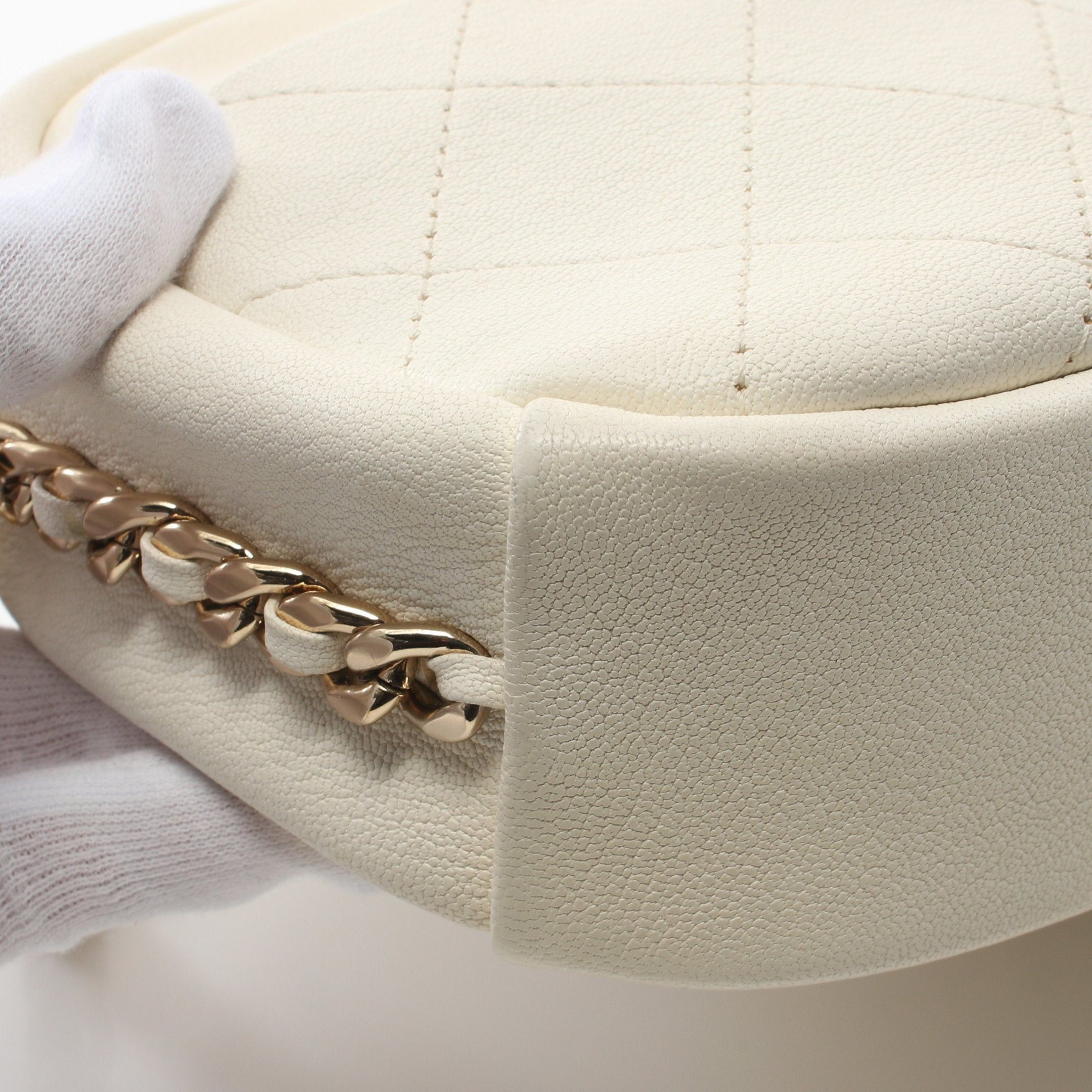 Chanel Chain Shoulder Bag Leather Off White Gold Hardware