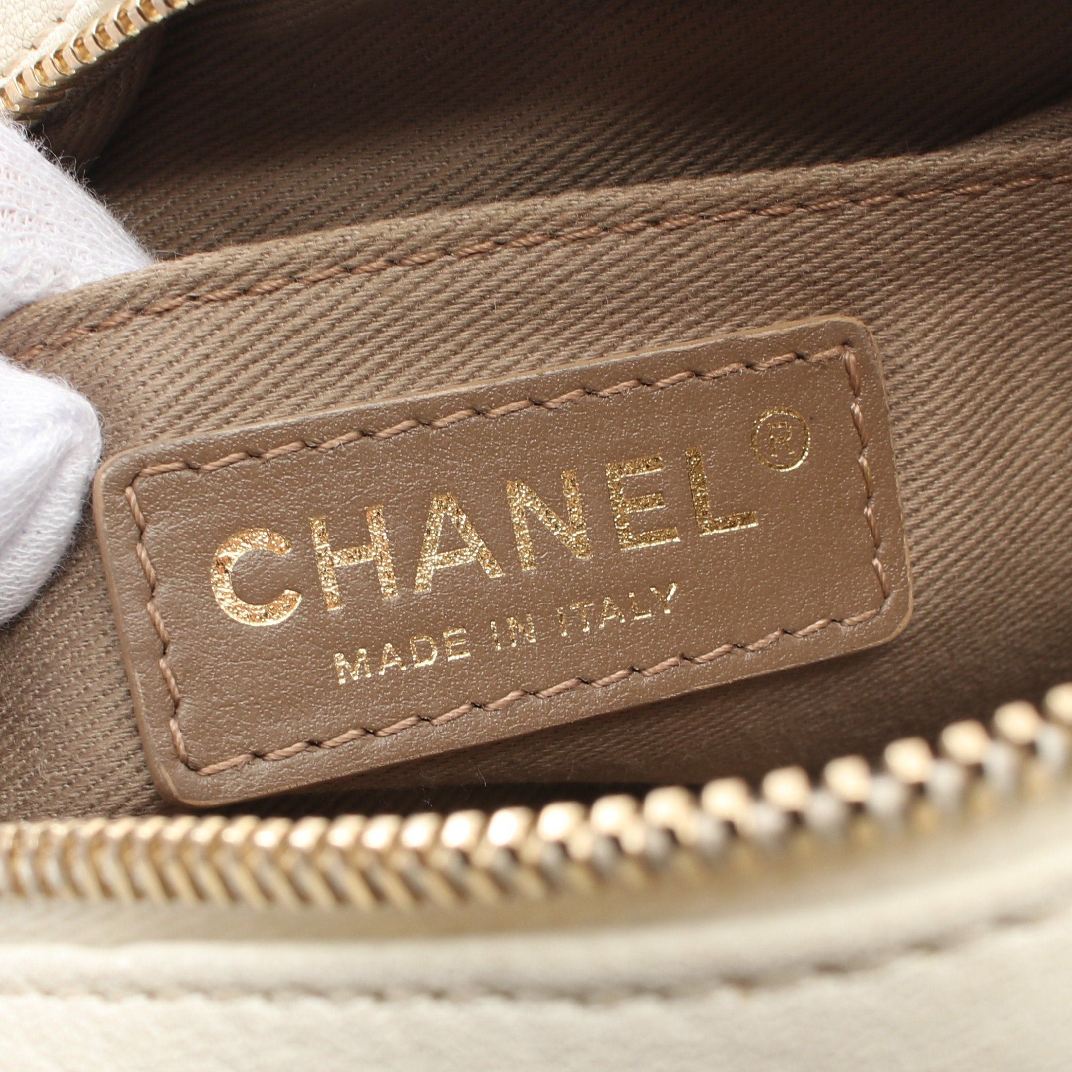 Chanel Chain Shoulder Bag Leather Off White Gold Hardware
