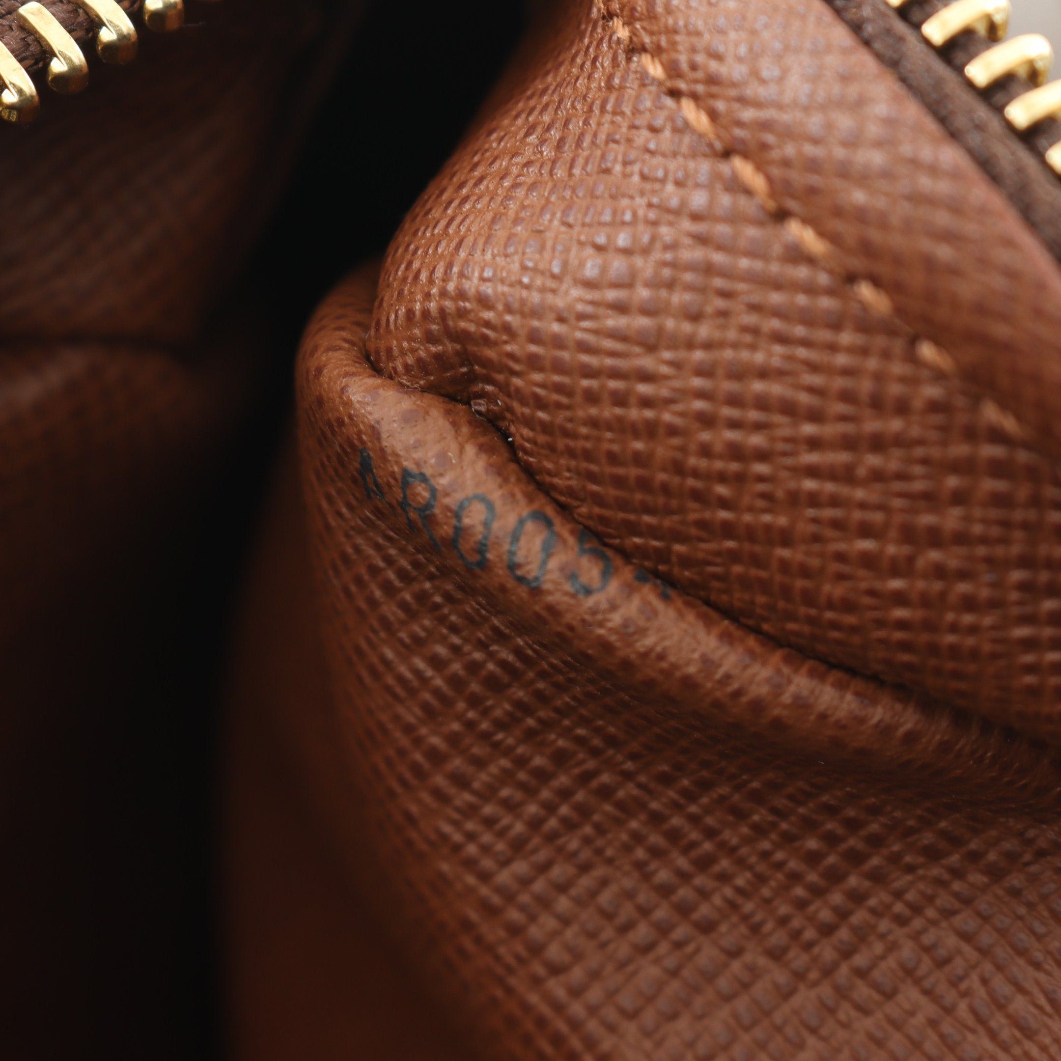 Louis Vuitton Louis Vuitton Nil Monogram Shoulder Bag Leather Brown Size ONE SIZE - 5 Thumbnail