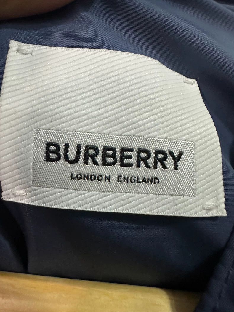 Burberry Burberry Lettered Windbreaker Jacket Size 52 Size US L / EU 52-54 / 3 - 3 Thumbnail