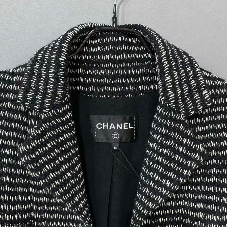 Chanel Black and White Chanel Button-Up Coat Size US S / EU 44-46 / 1 - 4 Thumbnail
