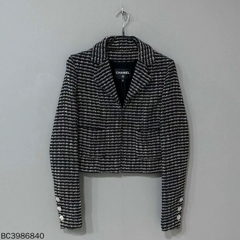 Chanel Black and White Chanel Button-Up Coat Size US S / EU 44-46 / 1 - 3 Thumbnail