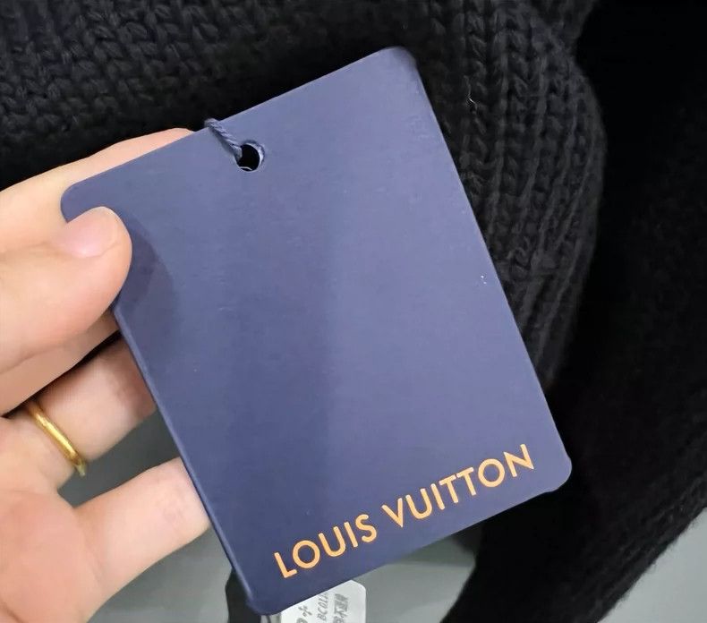 Louis Vuitton Louis Vuitton Logo Embroidered Knitted Sweater Size S Size US S / EU 44-46 / 1 - 6 Thumbnail
