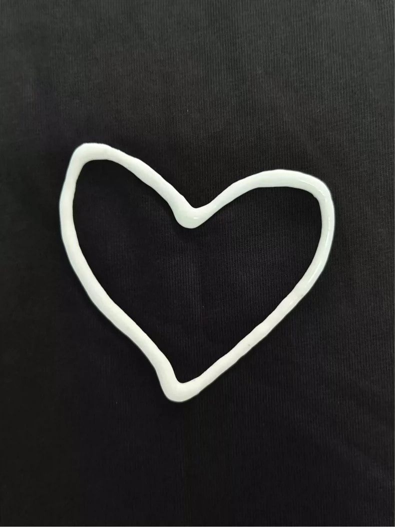 Balenciaga Balenciaga Short Sleeve Heart Print T-Shirt Size US L / EU 52-54 / 3 - 6 Thumbnail