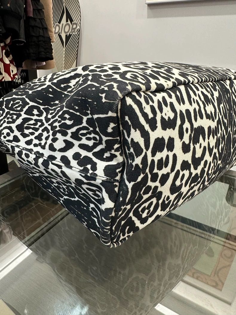 Givenchy Givenchy Black White Leopard Print Tote Bag Size ONE SIZE - 5 Thumbnail