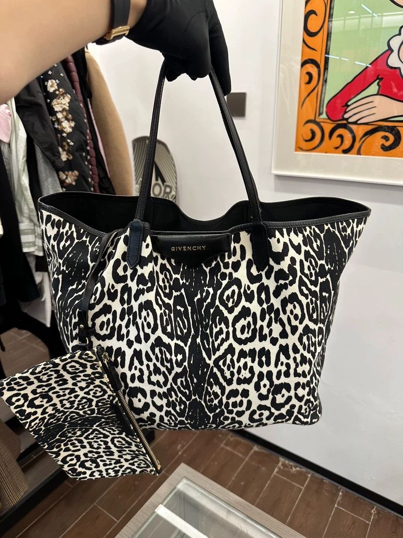Givenchy Givenchy Black White Leopard Print Tote Bag Size ONE SIZE - 3 Thumbnail
