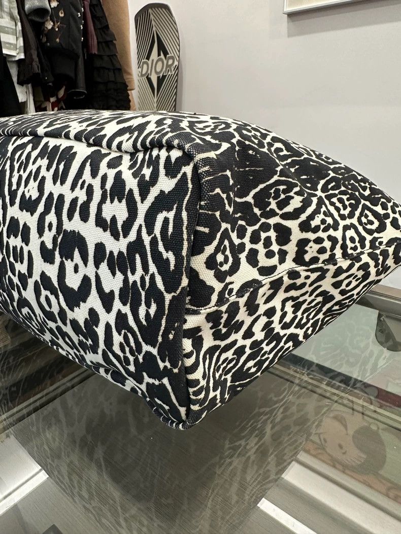 Givenchy Givenchy Black White Leopard Print Tote Bag Size ONE SIZE - 6 Thumbnail