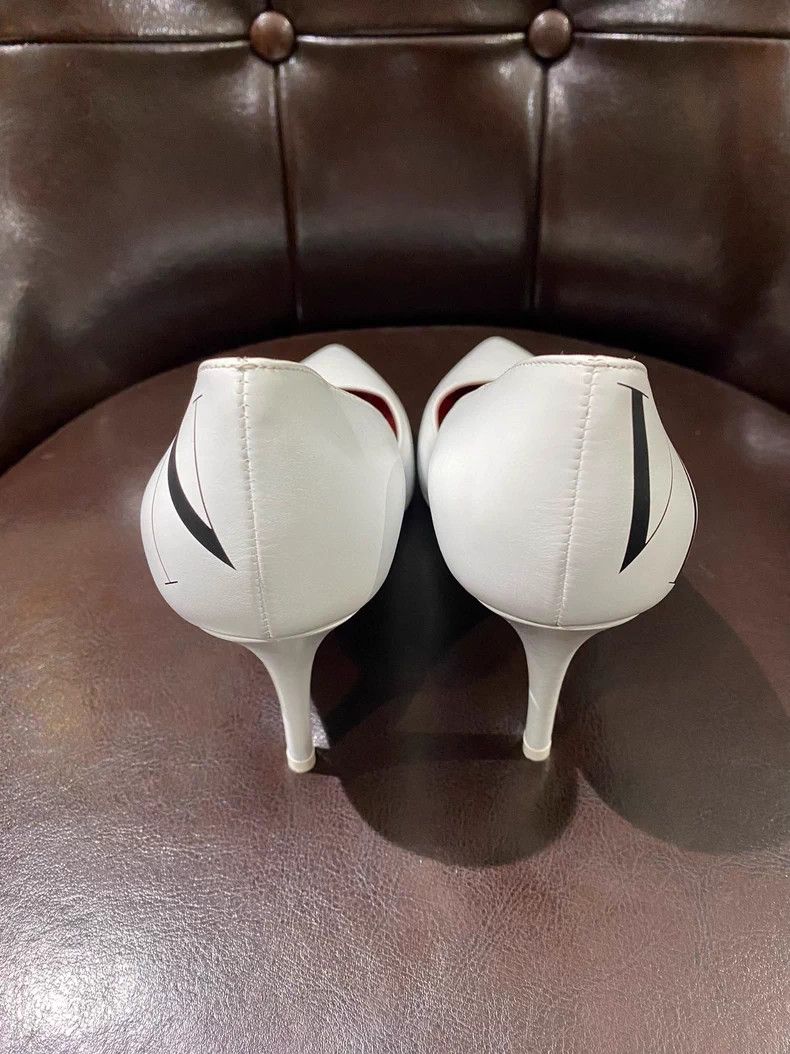 Valentino Valentino Elegant White High Heels Size 35.5 Size US 5.5 / EU 38 - 4 Thumbnail