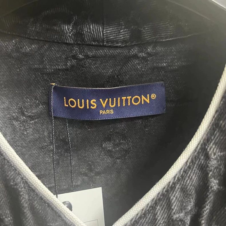 Louis Vuitton Louis Vuitton Black Logo Print Short Sleeve Shirt Size US L / EU 52-54 / 3 - 3 Thumbnail
