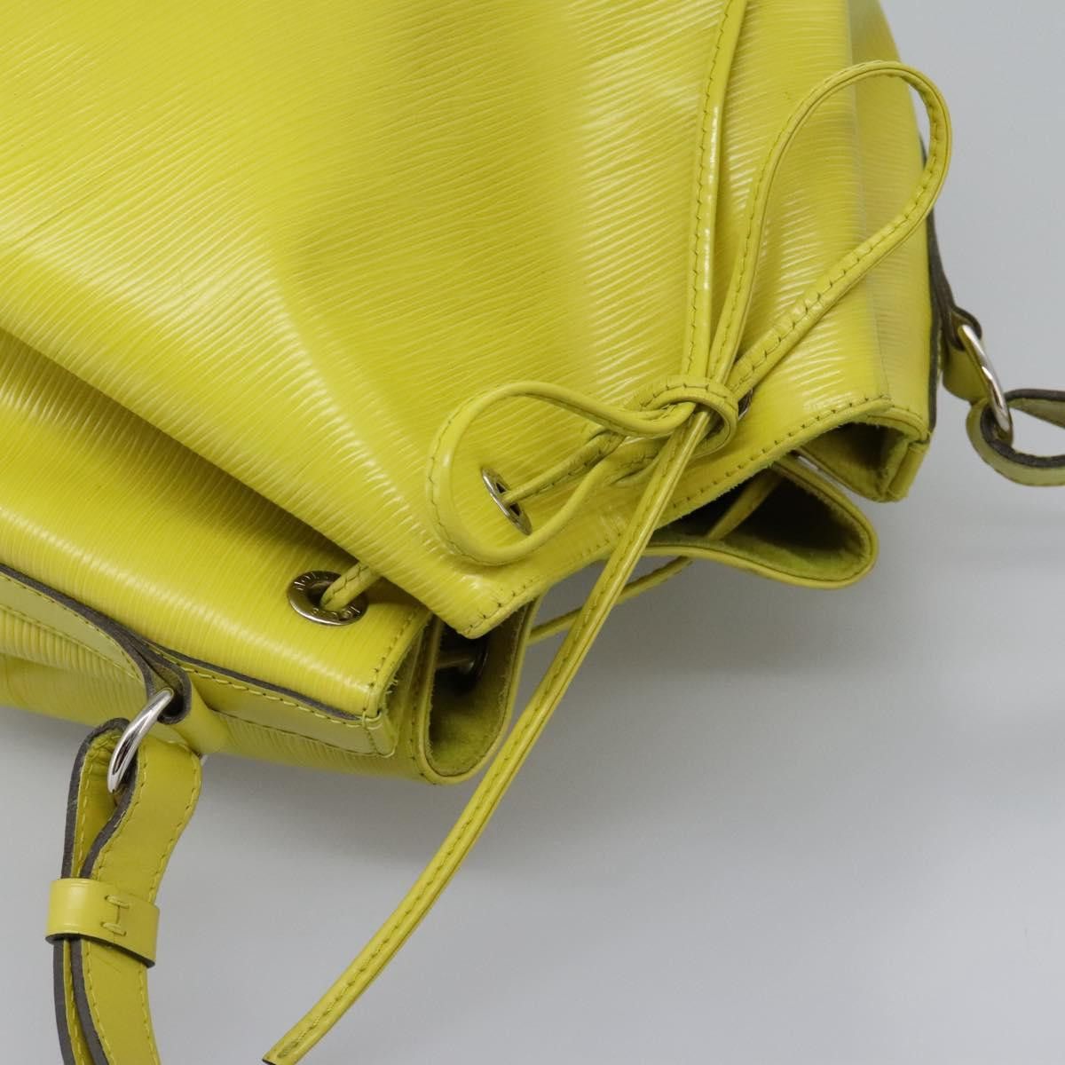 Louis Vuitton Petit Noé Green Leather Shoulder Bag (Pre-Owned) Size ONE SIZE - 5 Thumbnail