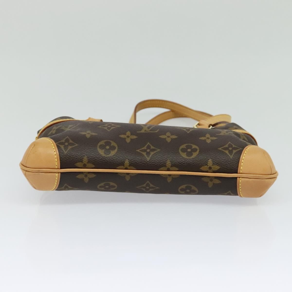 Louis Vuitton Coussin Brown Canvas Shoulder Bag (Pre-Owned) Size ONE SIZE - 7 Thumbnail