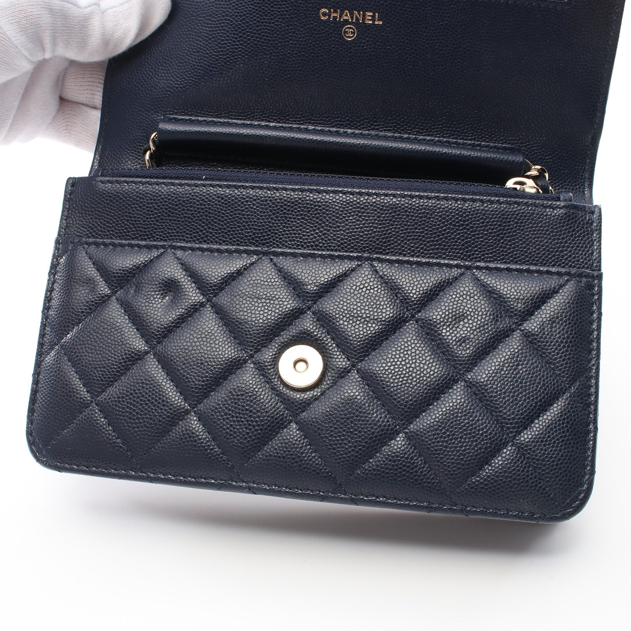 Chanel Chanel Chain Shoulder Bag Caviar Skin Navy Gold Hardware Size ONE SIZE - 6 Thumbnail