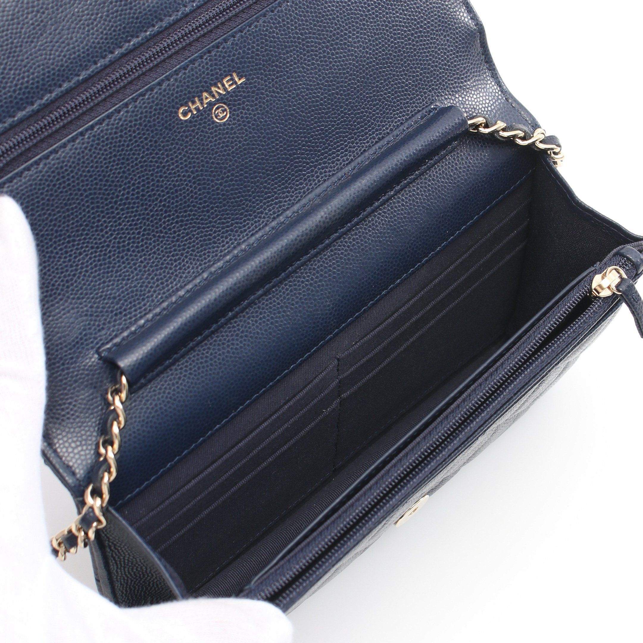 Chanel Chanel Chain Shoulder Bag Caviar Skin Navy Gold Hardware Size ONE SIZE - 3 Thumbnail