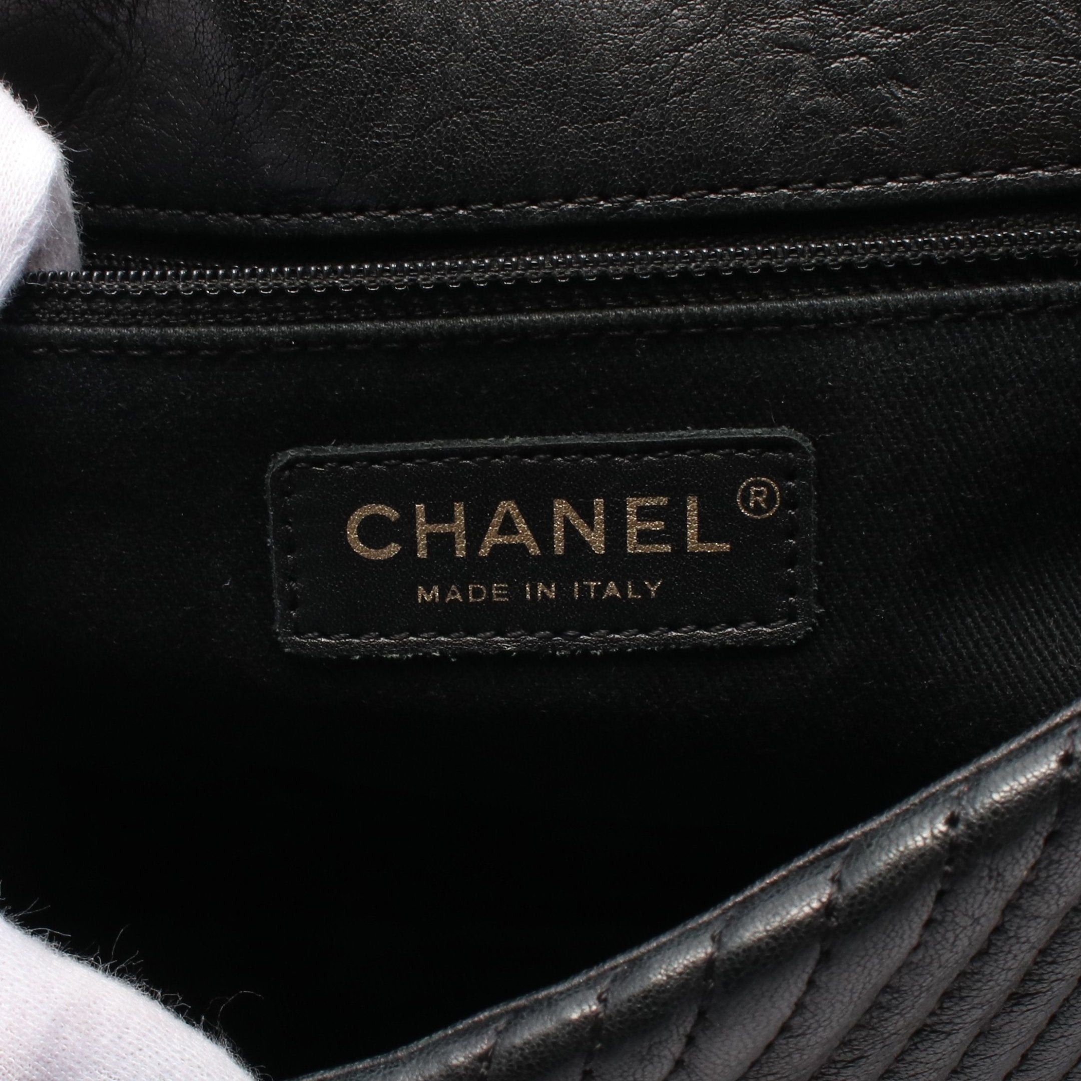 Chanel Chanel Chevron V-Stitch Double Flap Chain Shoulder Bag Leather Black Gold Hardware Size ONE SIZE - 4 Thumbnail