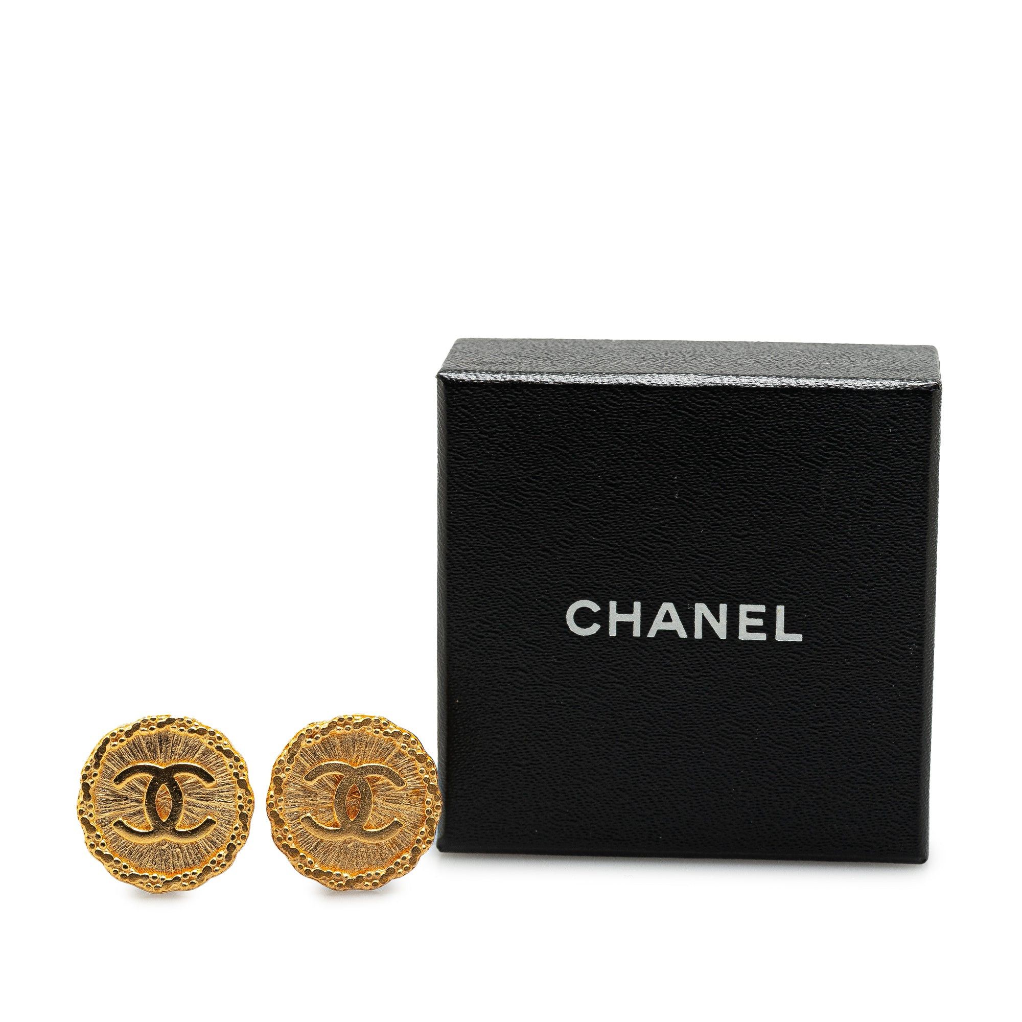 Chanel Chanel Gold Plated CC Round Clip on Earrings Gold Size ONE SIZE - 4 Thumbnail