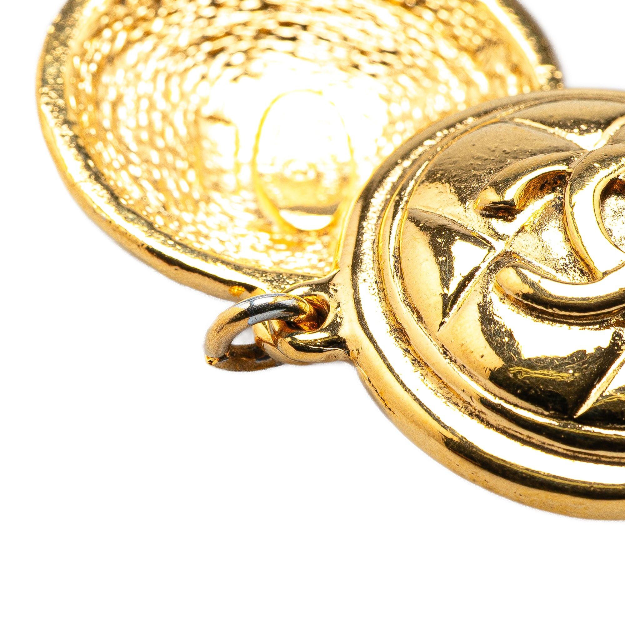 Chanel Chanel Gold Plated CC Quilted Medallion Bracelet Gold Size ONE SIZE - 7 Thumbnail