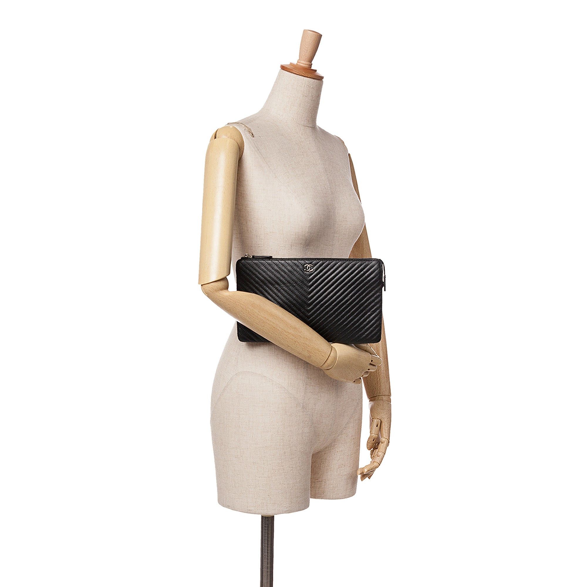 Chanel Chanel CC Chevron Caviar Pouch Black Size ONE SIZE - 11 Thumbnail