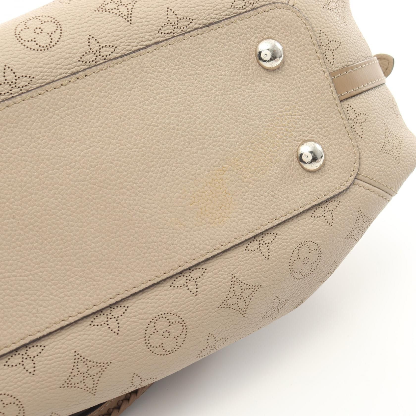 Louis Vuitton Louis Vuitton Asteria Mahina Carré Handbag Leather Gray Beige Size ONE SIZE - 8 Thumbnail