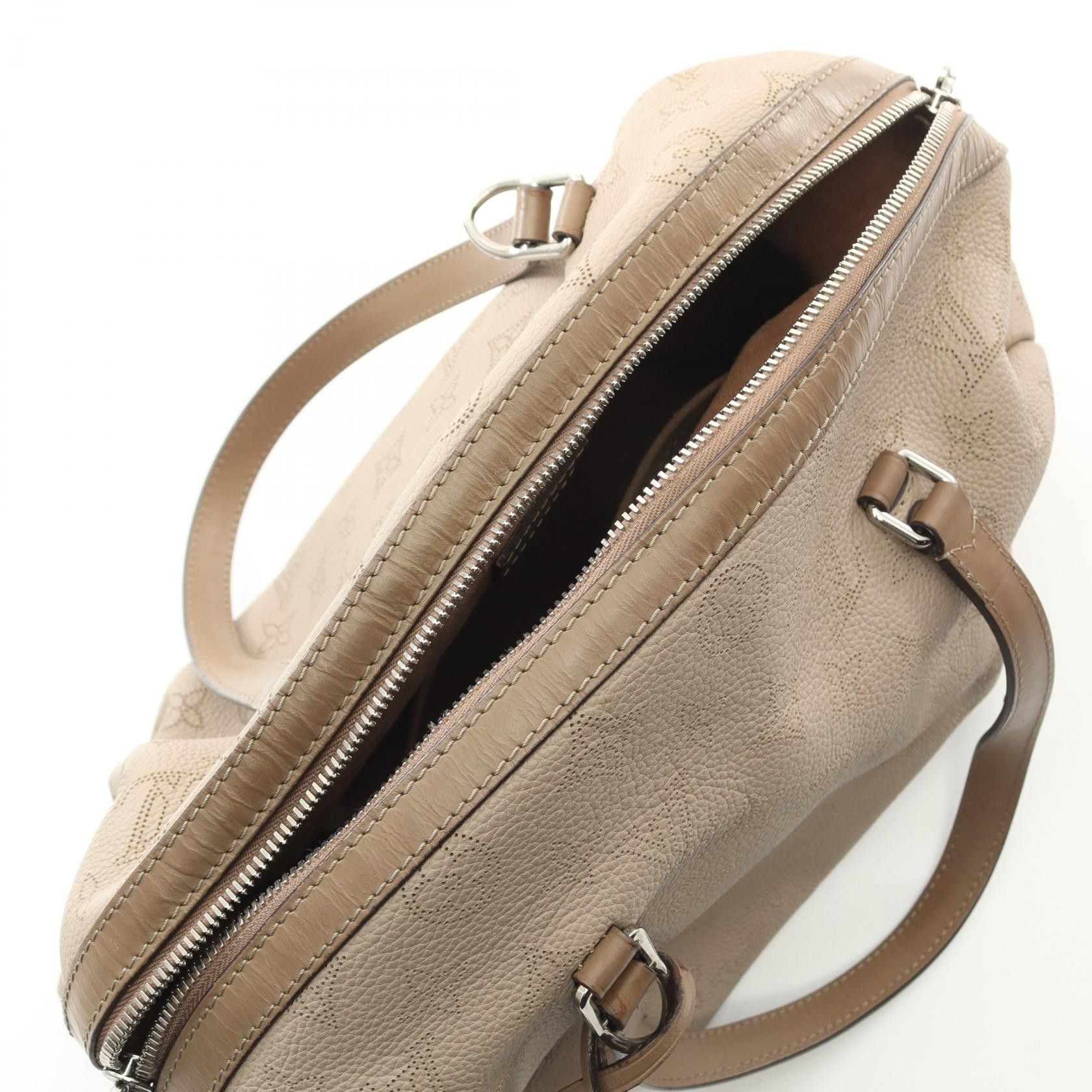 Louis Vuitton Louis Vuitton Asteria Mahina Carré Handbag Leather Gray Beige Size ONE SIZE - 6 Thumbnail