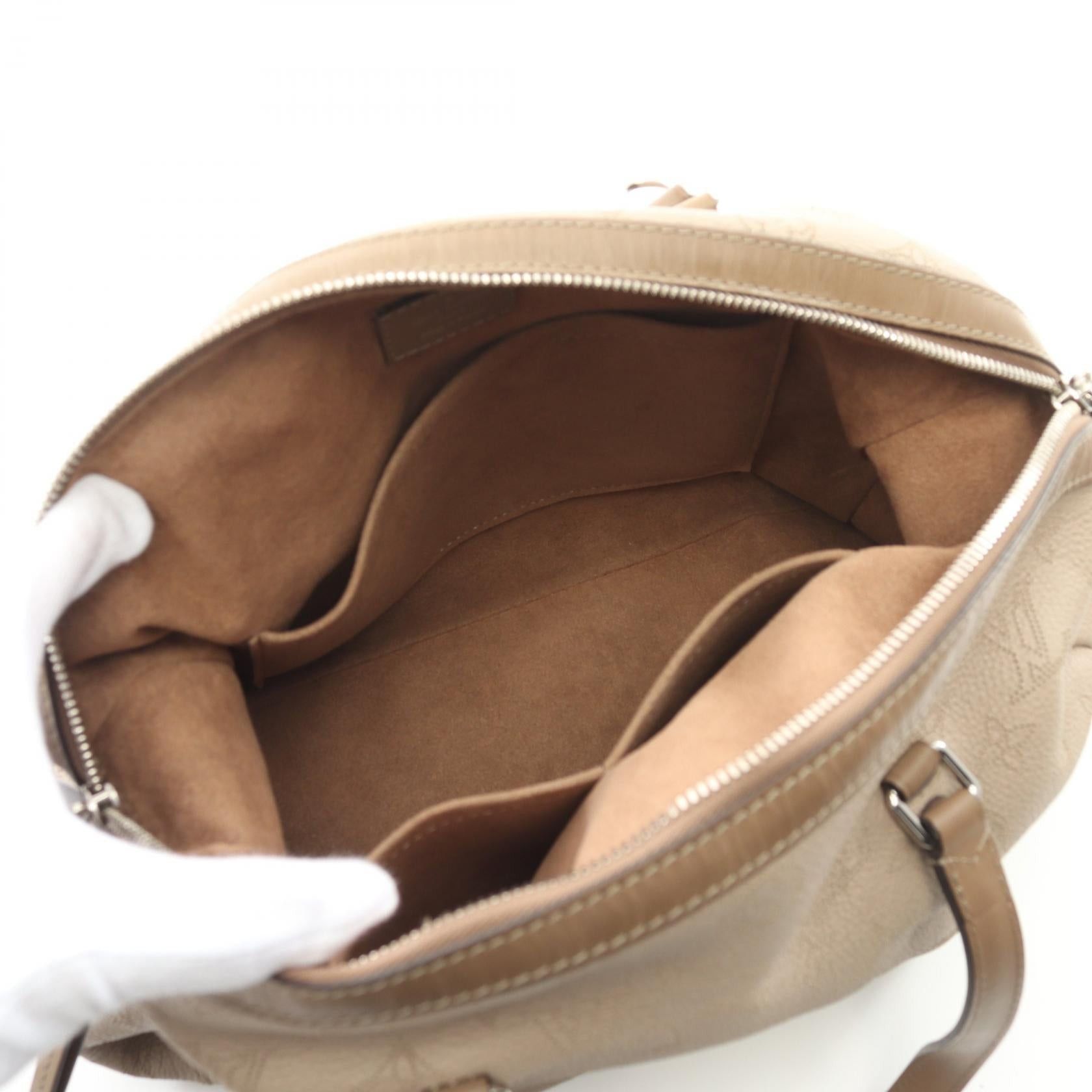 Louis Vuitton Louis Vuitton Asteria Mahina Carré Handbag Leather Gray Beige Size ONE SIZE - 3 Thumbnail