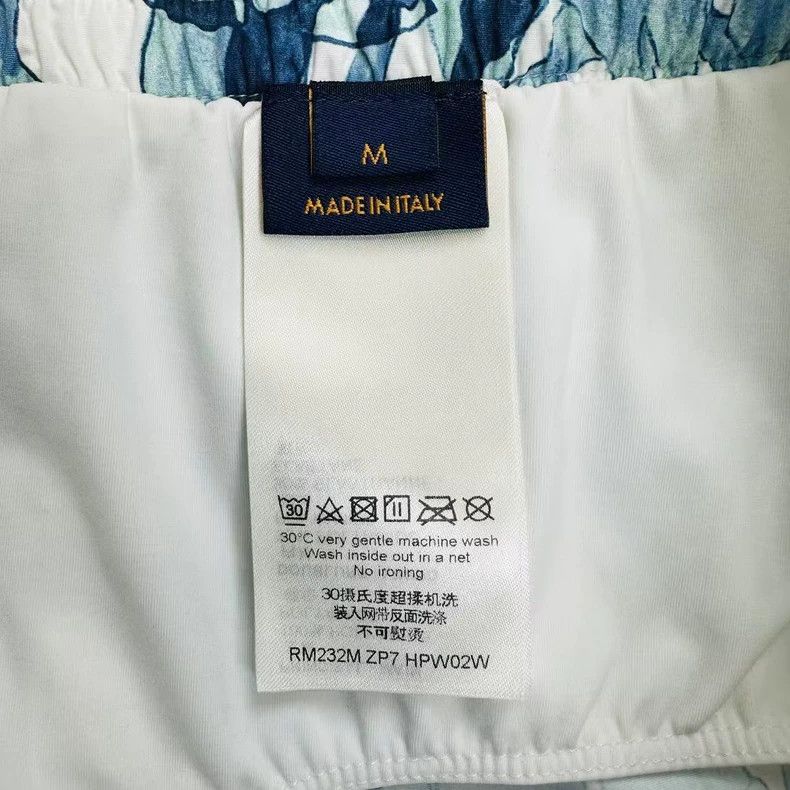 Louis Vuitton Louis Vuitton Coral Logo Shorts Size M Size US 34 / EU 50 - 4 Thumbnail