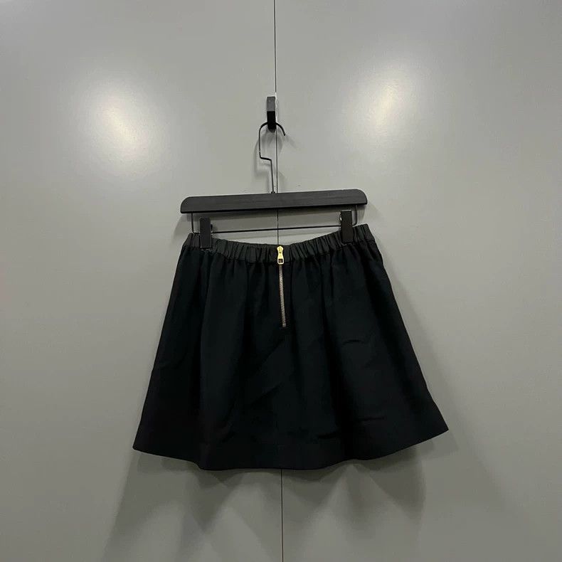 Louis Vuitton Louis Vuitton Floral Embroidery Short Skirt Size 38" / US 16 / IT 52 - 2 Thumbnail