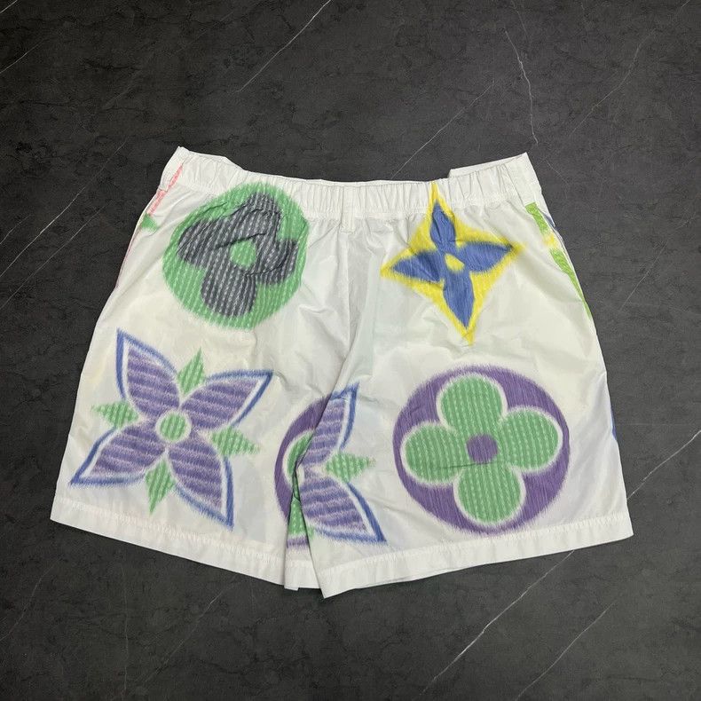 Louis Vuitton Louis Vuitton White Floral Beach Shorts Size US 44 / EU 60 - 2 Thumbnail