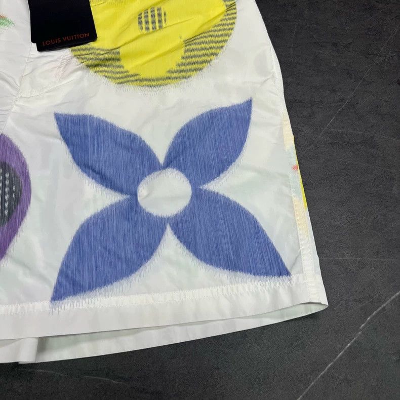 Louis Vuitton Louis Vuitton White Floral Beach Shorts Size US 44 / EU 60 - 3 Thumbnail