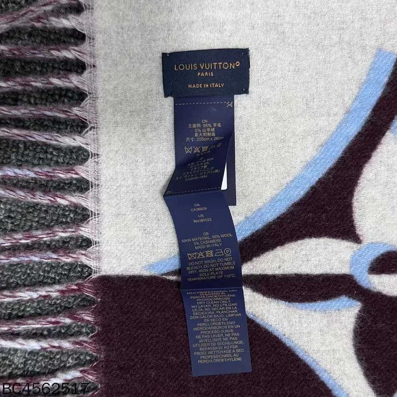 Louis Vuitton Louis Vuitton Reversible Logo Scarf Size ONE SIZE - 6 Thumbnail