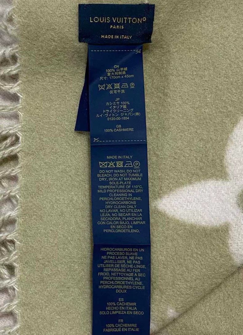 Louis Vuitton Cashmere Scarf with Louis Vuitton Print Size ONE SIZE - 4 Thumbnail