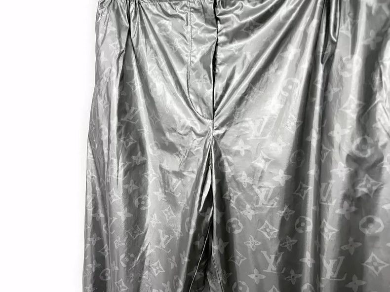 Louis Vuitton Louis Vuitton Silver Logo Jogger Pants Size US 36 / EU 52 - 2 Thumbnail