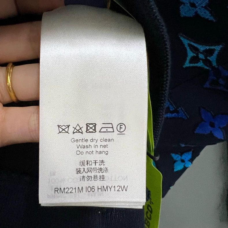 Louis Vuitton Louis Vuitton Gradient Logo Sweatshirt M Size Size US M / EU 48-50 / 2 - 4 Thumbnail