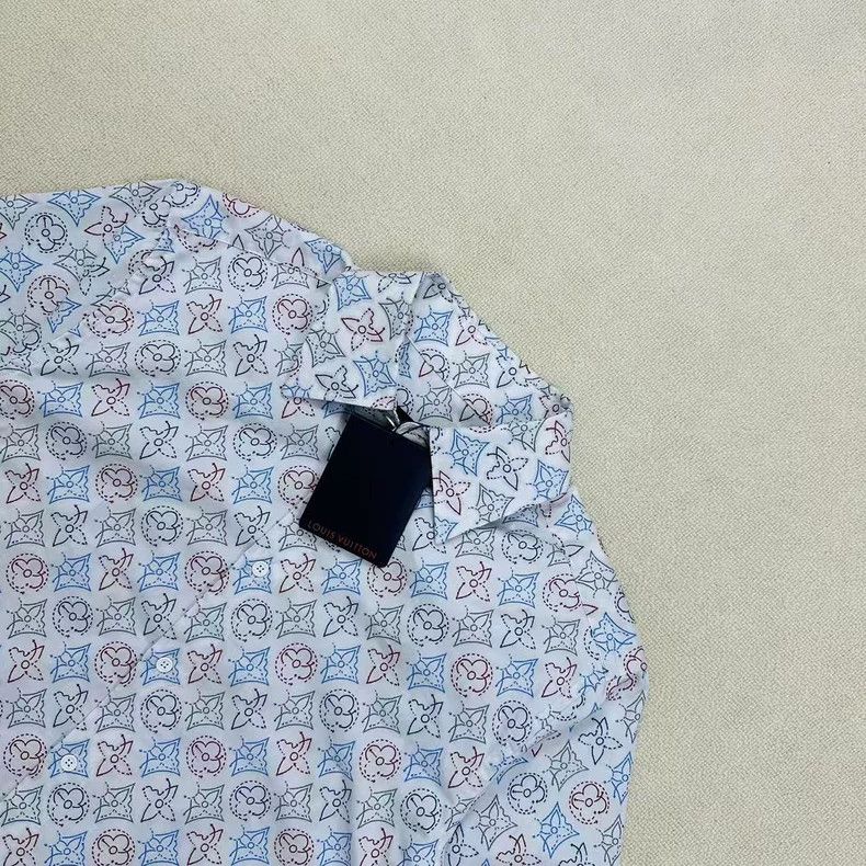 Louis Vuitton Louis Vuitton Full Print Short Sleeve Shirt Size US S / EU 44-46 / 1 - 4 Thumbnail