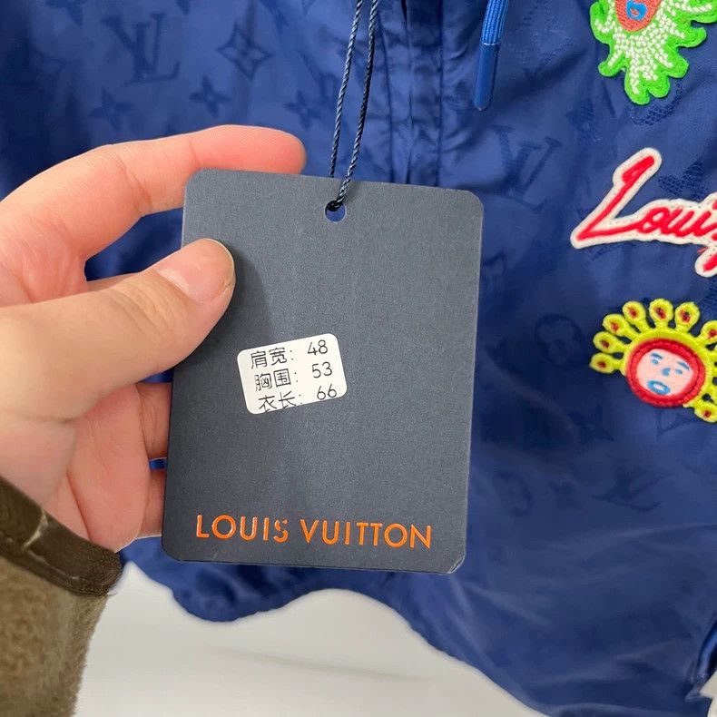 Louis Vuitton Louis Vuitton Blue Logo Print Windbreaker Jacket Size US L / EU 52-54 / 3 - 5 Thumbnail