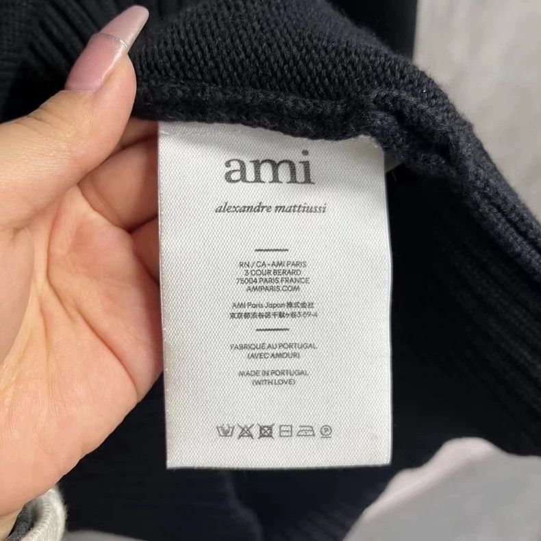 AMI Black Sweater with Heart Pattern and Round Neck Size US L / EU 52-54 / 3 - 4 Thumbnail