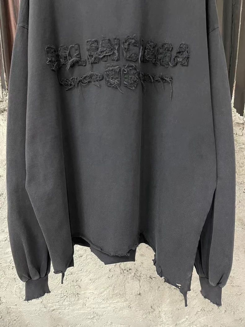 Balenciaga Balenciaga Long Sleeve Distressed Sweatshirt Size US S / EU 44-46 / 1 - 5 Thumbnail