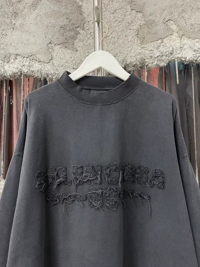 Balenciaga Balenciaga Long Sleeve Distressed Sweatshirt Size US S / EU 44-46 / 1 - 3 Thumbnail